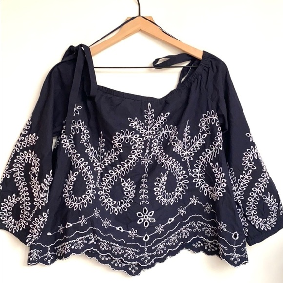 Essentials by ABS Navy blue & white top, Size M - Picture 5 of 7